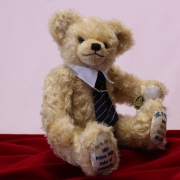 God is my help 10th June 1921 - 9th April 2021 in memory of HRH Prince Philip Duke of Edinburgh Commemorative Bear on 10th June 2021 the 100th birthday of his Royal Highness would have been 34 cm Teddybr von Hermann-Coburg