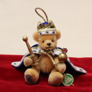 Coronation Ornament 2023 King Charles III. 14 cm Teddybr von Hermann-Coburg